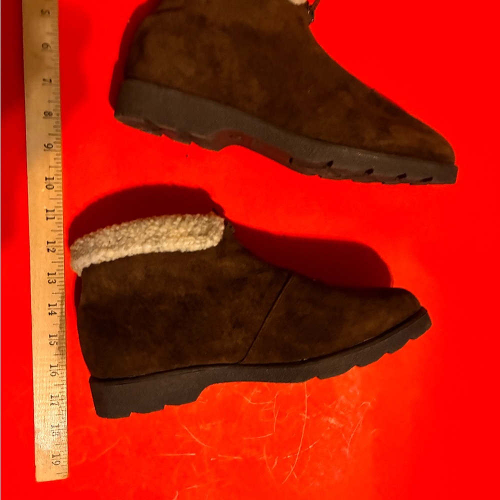 Women’s Cobbie Cuddlers Brown Ankle Boots with Shearling Lining US 8W